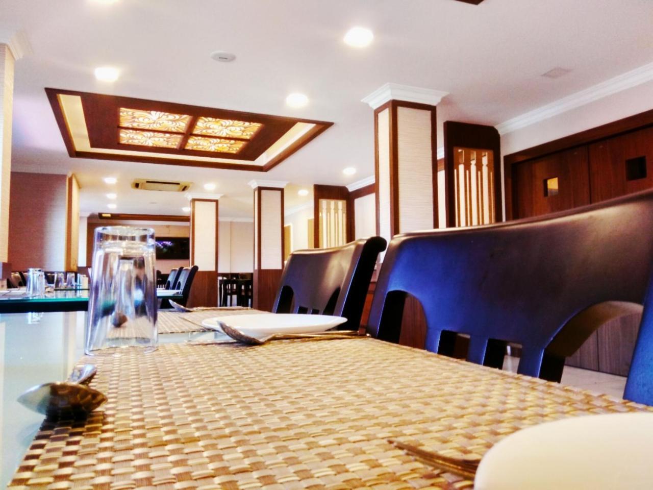 Prayana Hotels Kochi Zewnętrze zdjęcie
